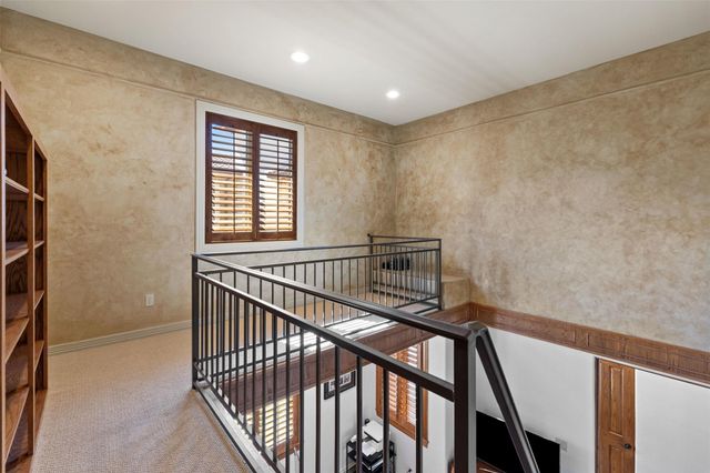 5 Water Front Ave, Lakeway, TX 78734