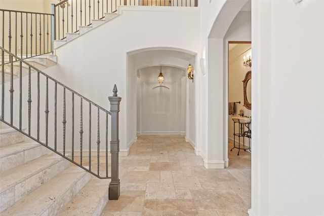 5 Water Front Ave, Lakeway, TX 78734