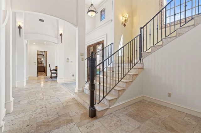 5 Water Front Ave, Lakeway, TX 78734