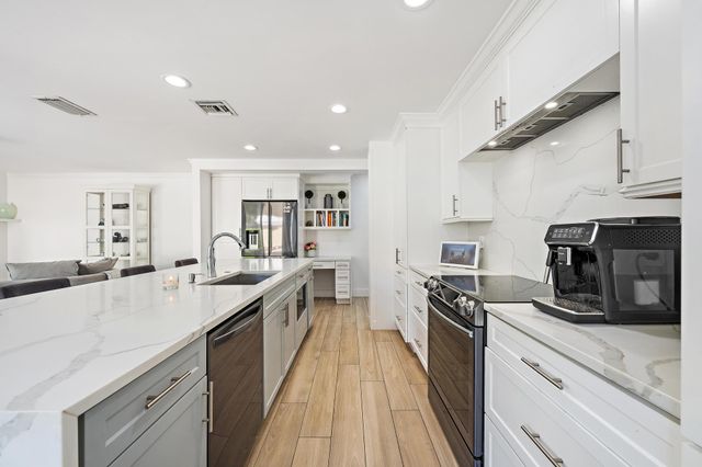 10101 Oak Bark Lane, Palm Beach Gardens, FL 33410
