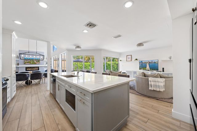 10101 Oak Bark Lane, Palm Beach Gardens, FL 33410