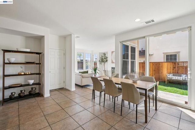 220 Hollister Avenue, Alameda, CA 94501