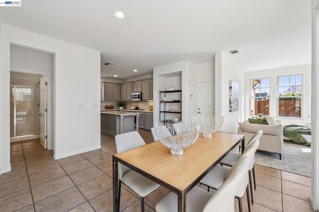 220 Hollister Avenue, Alameda, CA 94501