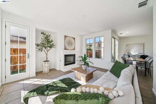 220 Hollister Avenue, Alameda, CA 94501