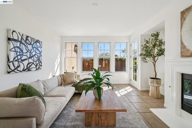 220 Hollister Avenue, Alameda, CA 94501