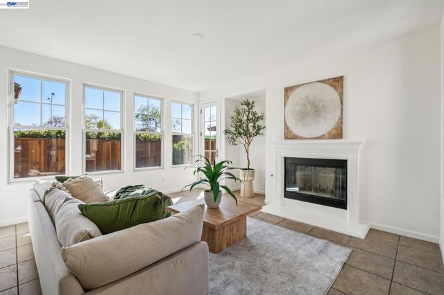 220 Hollister Avenue, Alameda, CA 94501