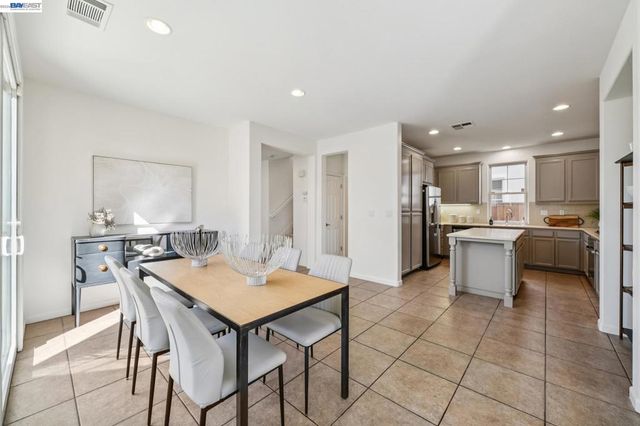 220 Hollister Avenue, Alameda, CA 94501