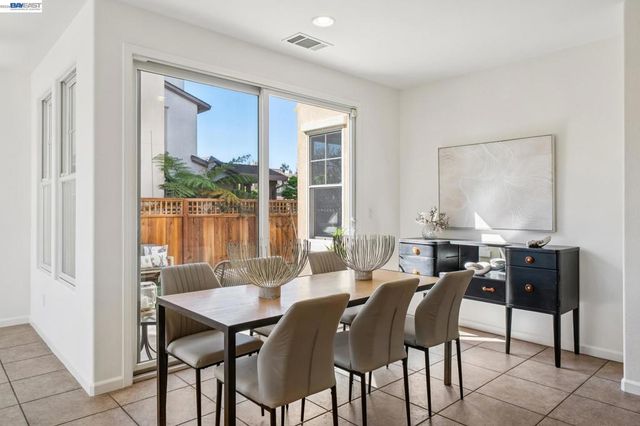 220 Hollister Avenue, Alameda, CA 94501