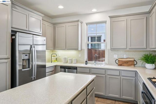 220 Hollister Avenue, Alameda, CA 94501