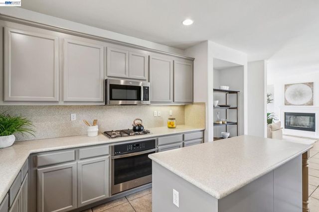 220 Hollister Avenue, Alameda, CA 94501