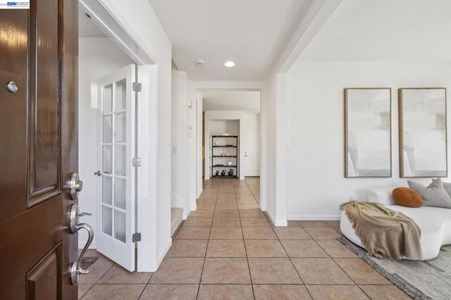 220 Hollister Avenue, Alameda, CA 94501