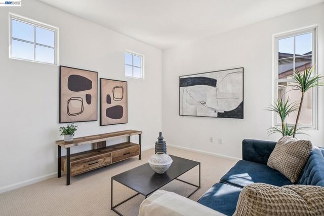 220 Hollister Avenue, Alameda, CA 94501