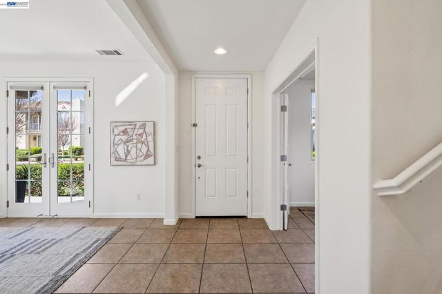 220 Hollister Avenue, Alameda, CA 94501