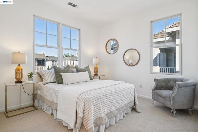 220 Hollister Avenue, Alameda, CA 94501