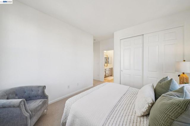 220 Hollister Avenue, Alameda, CA 94501