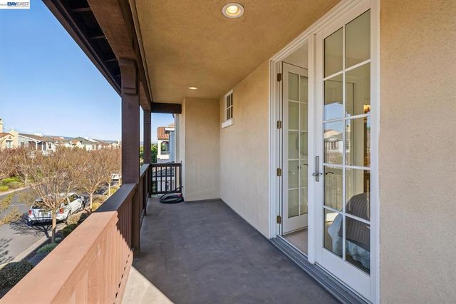 220 Hollister Avenue, Alameda, CA 94501