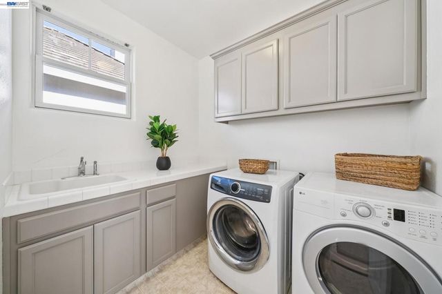 220 Hollister Avenue, Alameda, CA 94501