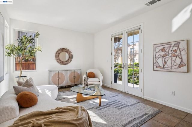 220 Hollister Avenue, Alameda, CA 94501