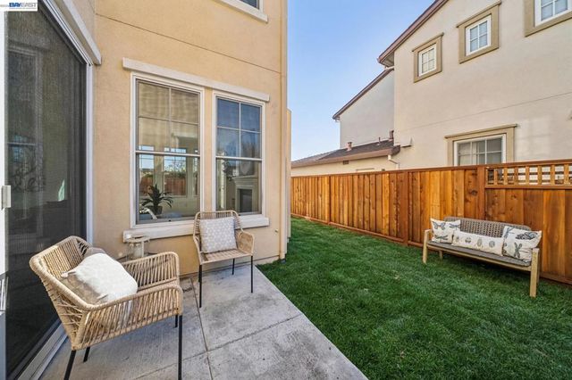 220 Hollister Avenue, Alameda, CA 94501