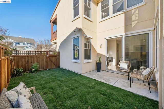 220 Hollister Avenue, Alameda, CA 94501