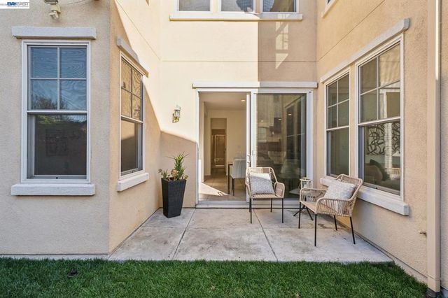 220 Hollister Avenue, Alameda, CA 94501