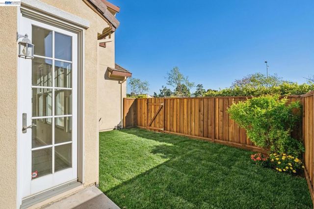 220 Hollister Avenue, Alameda, CA 94501