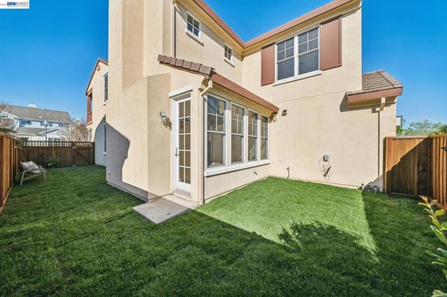 220 Hollister Avenue, Alameda, CA 94501