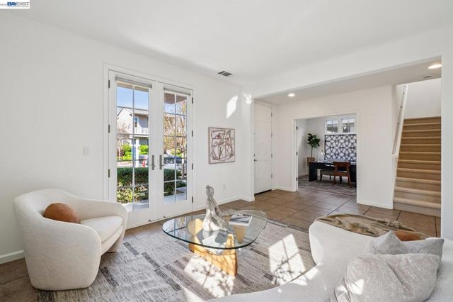 220 Hollister Avenue, Alameda, CA 94501