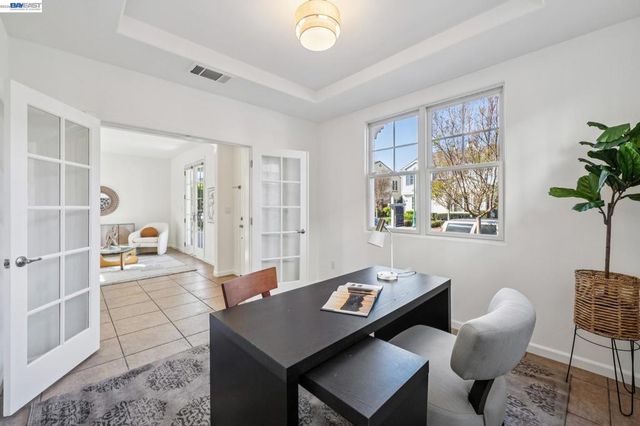 220 Hollister Avenue, Alameda, CA 94501