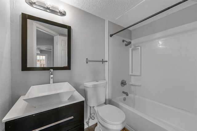 9520 Royal Lane 321, Dallas, TX 75243