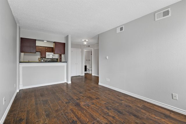 9520 Royal Lane 321, Dallas, TX 75243