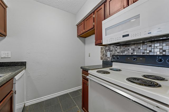 9520 Royal Lane 321, Dallas, TX 75243