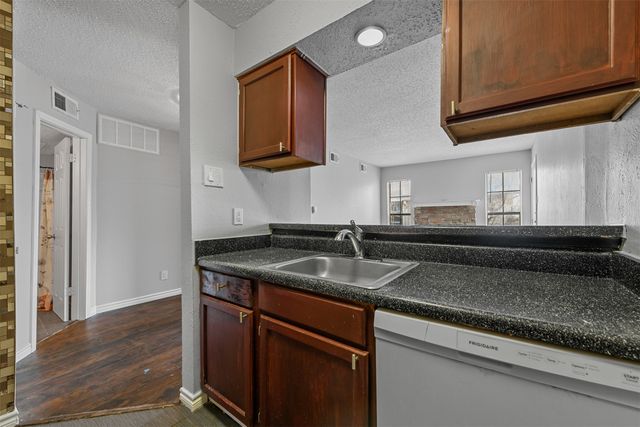 9520 Royal Lane 321, Dallas, TX 75243