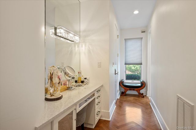 9 Scenic View Court, Dix Hills, NY 11746