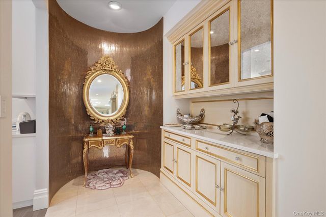 9 Scenic View Court, Dix Hills, NY 11746