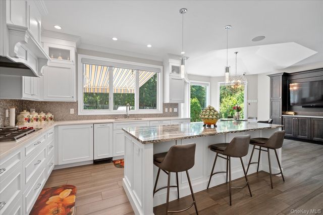 9 Scenic View Court, Dix Hills, NY 11746