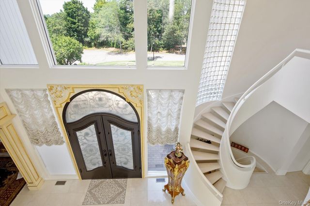 9 Scenic View Court, Dix Hills, NY 11746