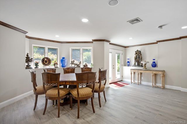 9 Scenic View Court, Dix Hills, NY 11746