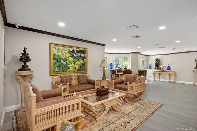 9 Scenic View Court, Dix Hills, NY 11746