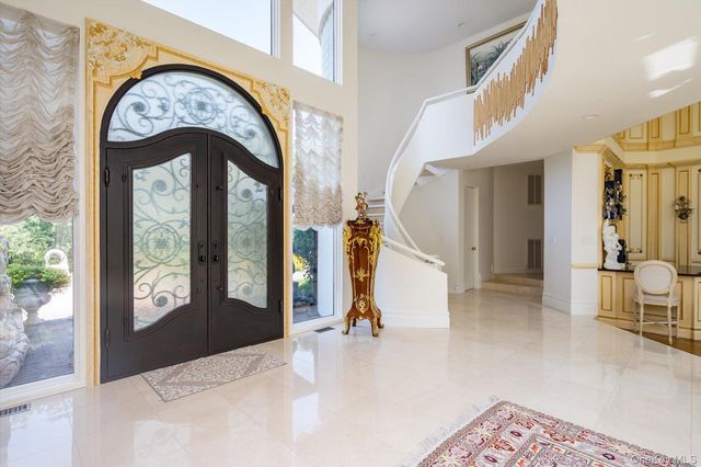 9 Scenic View Court, Dix Hills, NY 11746