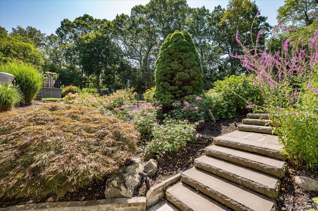 9 Scenic View Court, Dix Hills, NY 11746