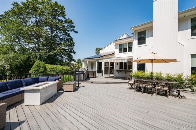 9 Scenic View Court, Dix Hills, NY 11746