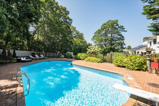 9 Scenic View Court, Dix Hills, NY 11746