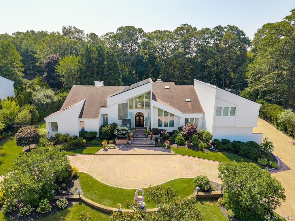 9 Scenic View Court, Dix Hills, NY 11746