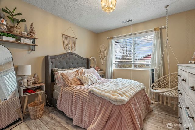 803 SE 11th Way, Battle Ground, WA 98604