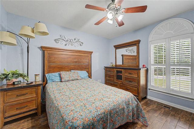 5 Queensborough Drive, Bella Vista, AR 72715