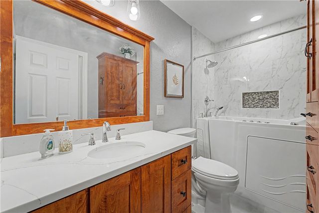 5 Queensborough Drive, Bella Vista, AR 72715