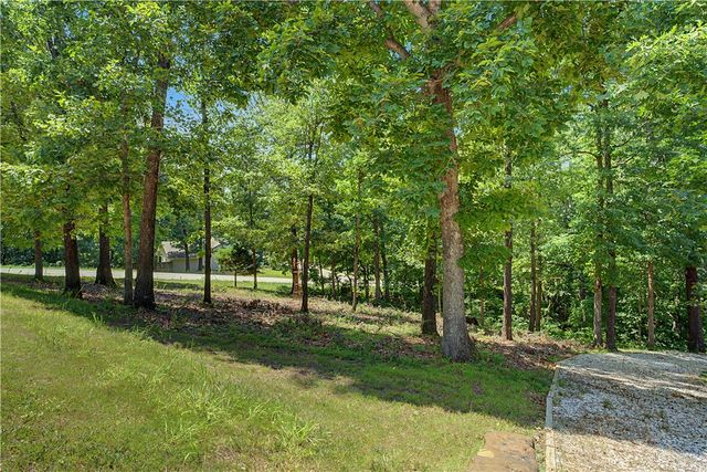 5 Queensborough Drive, Bella Vista, AR 72715