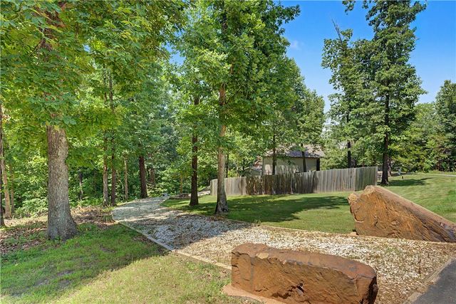 5 Queensborough Drive, Bella Vista, AR 72715