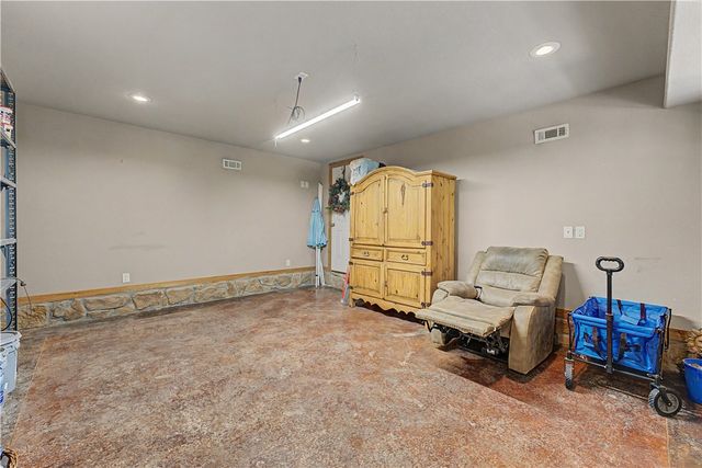 5 Queensborough Drive, Bella Vista, AR 72715